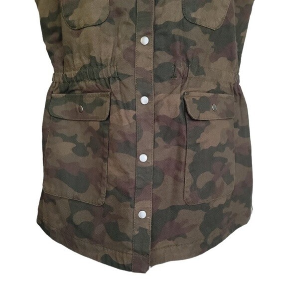 Old Ranch | NWT Women's Camo Denim Barnwell Vest - Size M - Picture 6 of 9
